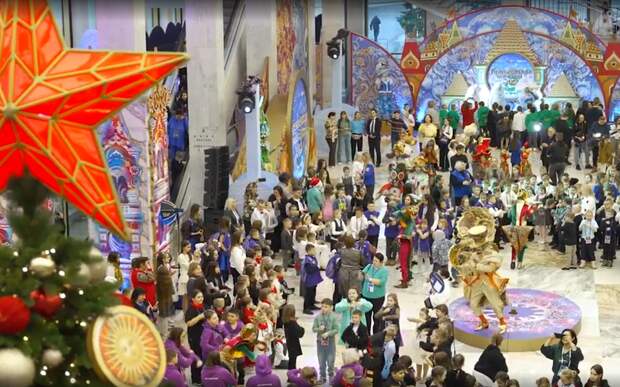 20 детей погибших героев СВО из Рязанской области побывали на Кремлевской елке