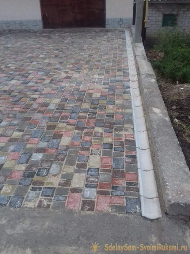 Подъезд к дому из тротуарной плитки