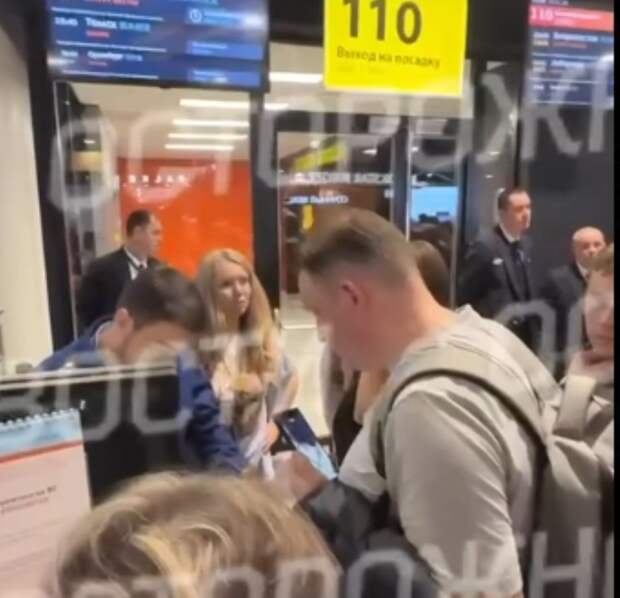 Задержка на сутки, отсутствие питания и потеря багажа: пассажиры из Приморья взбунтовались