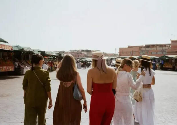 София Гугуберидзе с подругами