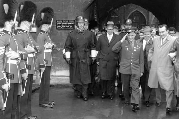55 лет назад впервые русский человек открыл космос 55 лет назад впервые русский человек открыл космос