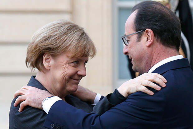 Президент Франсуа Олланд принимает в Париже канцлера Ангелу Меркель