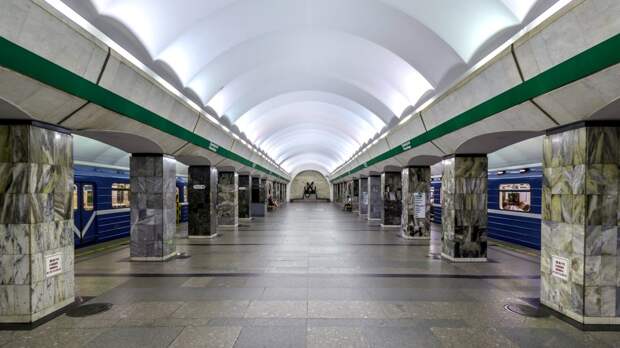 Станцию метро «Приморская» в Петербурге закрыли из-за бесхозного предмета