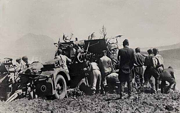 Как советские курсанты атаковали фашистов на тракторе «Комсомолец» и чем закончился этот отчаянный бой