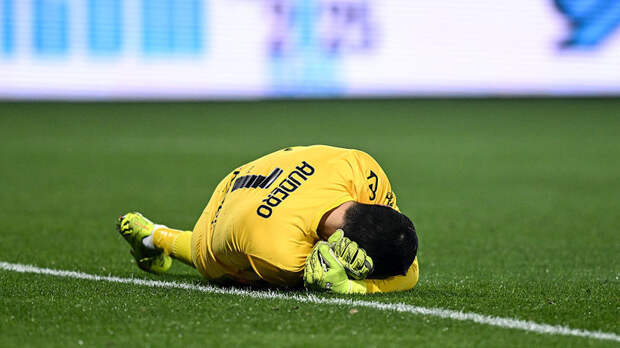 Вратарь «Кремонезе» пострадал от брошенного фаера