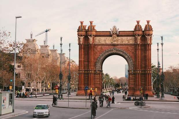 Барселона протестует против ограничений для российских туристов