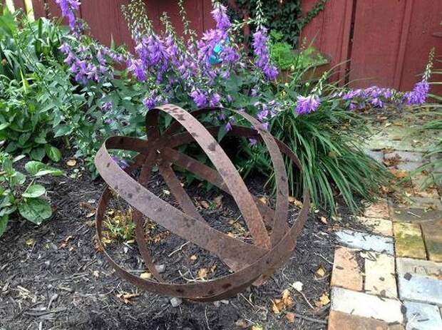 Myra Glandon says, I made this last weekend out of 4 metal barrel rings: 