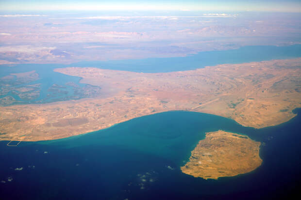 Иран предлагает ввести плату за проход судов через Ормузский пролив