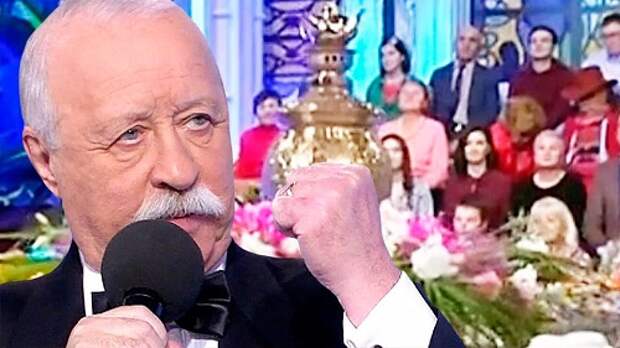 Враньё на всю страну, цинизм и унижения, нервный Якубович и обман с подарками: что остается за кадром передачи "Поле чудес"