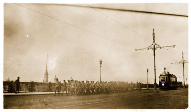 Петроград 1917 года глазами американского фотографа