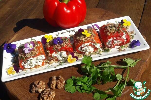 Запеченные перцы с сырной начинкой