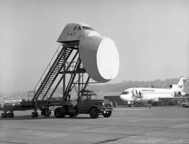 Когда кабина на высоте третьего этажа: тренажер рулежки для Boeing-747.1970-е история, ретро, фото