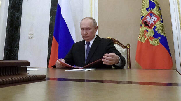 Путин обсудил с Совбезом РФ вопросы информационной безопасности
