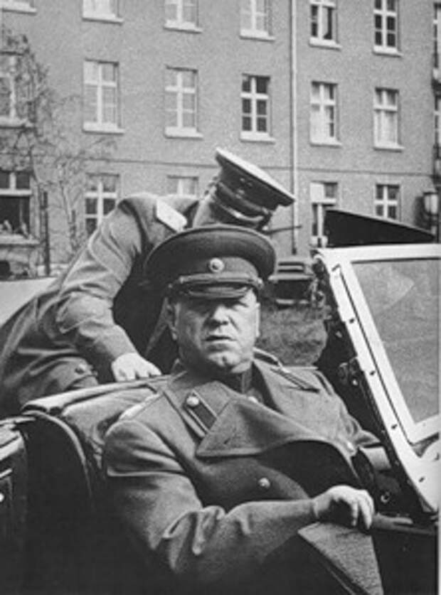 Фотобиография маршала победы Георгия Константиновича Жукова.