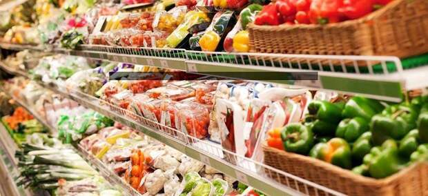 Фрукты и овощи обычно находятся на входе в магазин market, магазин, общество, супермаркет, торговля