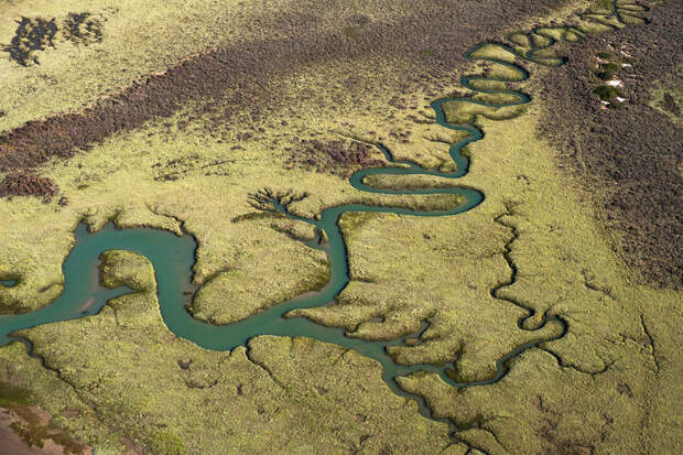 Захватывающие воздушные фотографии живописных узоров Земли от московского фотографа