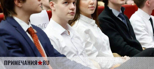 Рособрнадзор смягчил правила допуска на ЕГЭ: досмотр школьников в этом году запрещён