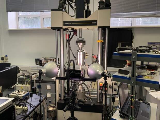 ПНИПУ: сильная вмятина от удара птицы сокращает ресурс авиадетали из стеклопластика в 14 раз