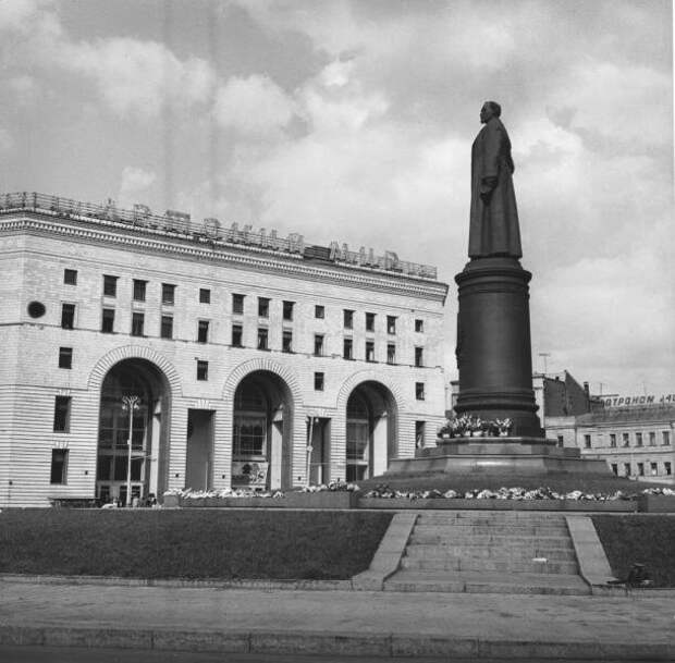 Известные люди о памятнике Ф.Э. Дзержинскому на Лубянке