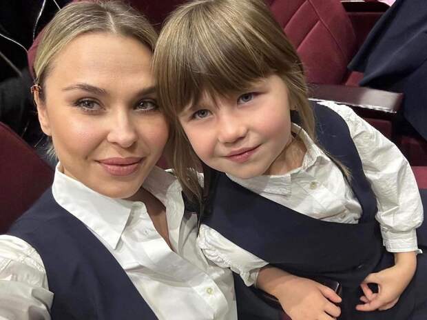 С Новым годом, Тася: Телегин снова запретил 7-летней дочери от Пелагеи поехать с мамой на каникулы