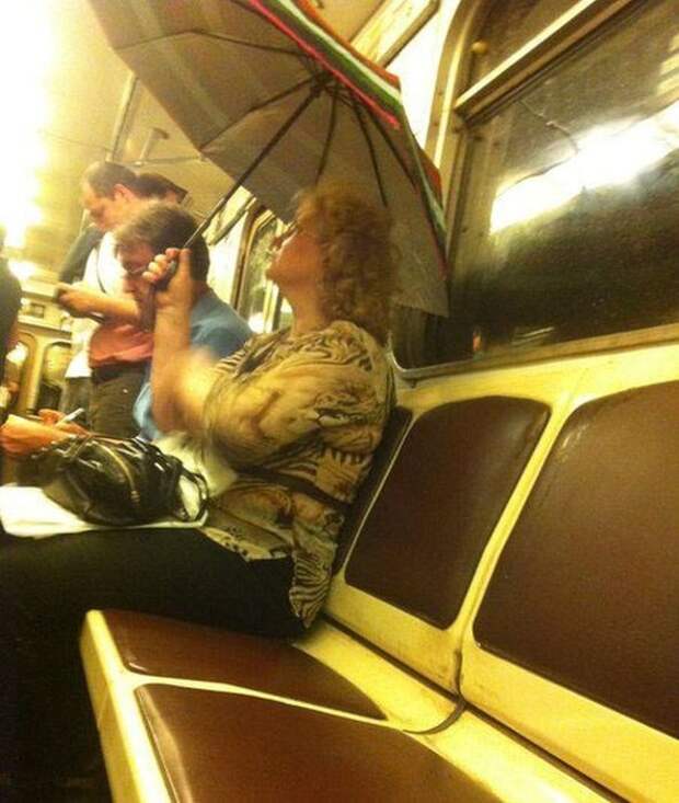 Краски в метро люди, метро