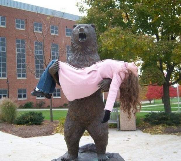 http://images.dailydawdle.com/fun-with-statues2.jpg