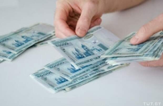 Уже меньше 400 долларов. Средняя зарплата в Беларуси падает второй месяц подряд