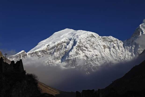 Гангкхар-Пуенсум. Наивысшая непокоренная вершина в мире Непокоренные вершины, альпинизм, горы