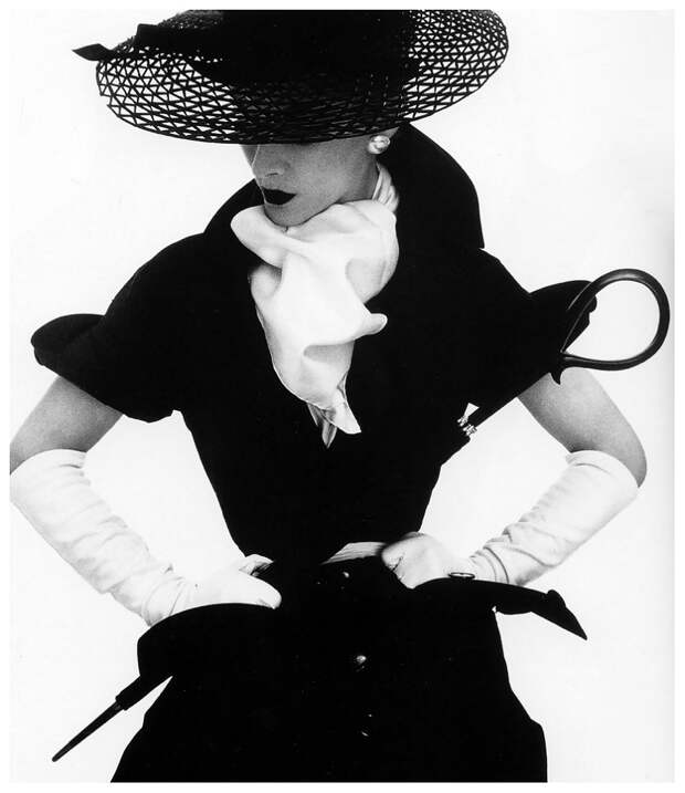 Lisa in hat by Lilly Dachè, New York, Vogue, April 1, 1950 Photo Irving Penn.jpg