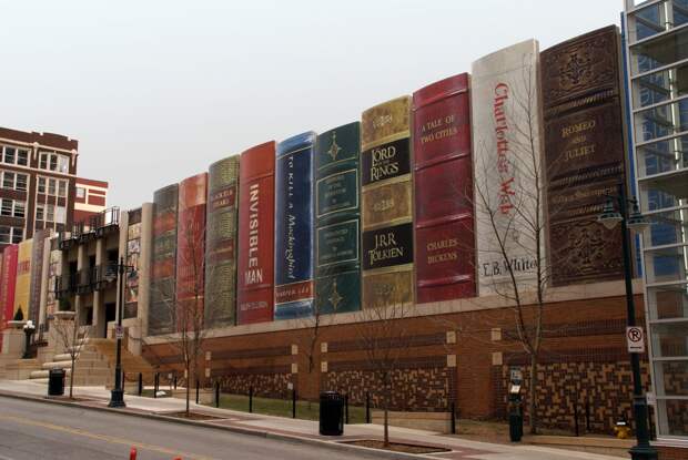 Стены зданий в виде книг книги, книголюб, книжный червь
