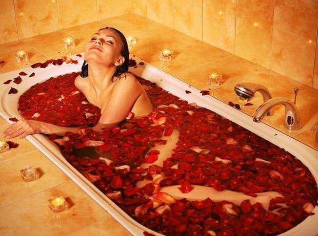 Как принять ванну с лепестками роз