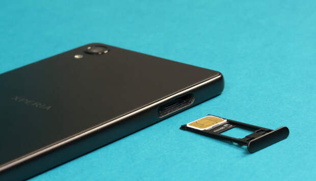 Sony Xperia X - слоты для карт