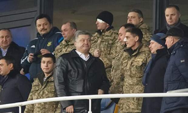 Болельщики киевского Динамо освистали президента Украины Болельщики киевского Динамо освистали президента Украины