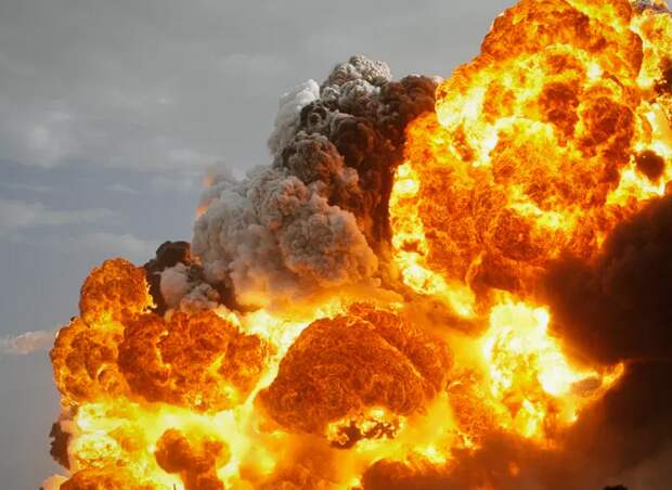 Мощнейший пожар видно за многие километры: продолжает полыхать предприятие под Киевом (ФОТО, ВИДЕО)