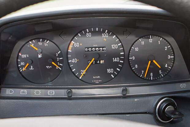 Счастливый владелец новенького 30-летнего Мерседеса 240D, mercedes, mercedes-benz