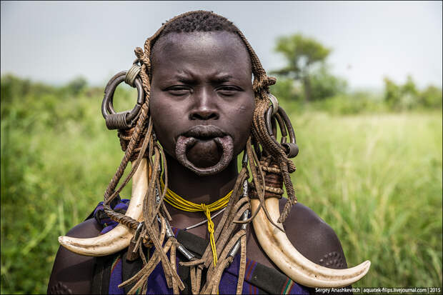 Mursi tribe / Племена с тарелками в губе Mursi tribe / Племена с тарелками в губе