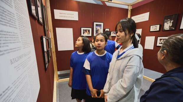 «Прочувствовать богатство и красоту русского искусства»: в Таиланде открылась первая выставка проекта «Кино|Театр»