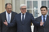 Russian Foreign Minister Sergei Lavrov, German Foreign Minister Frank-Walter Steinmeier and Ukrainian Foreign Minister Pavlo Klimkin (L-R) stand outside German foreign ministry's guest house Villa Borsig near Tegel airport in Berlin, November 6, 2015, ahead of their meeting to discuss Ukraine crisis.
