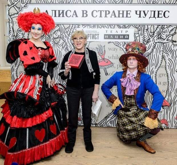 Старушкой не смотрится, но и не молодится: как сейчас выглядит 84-летняя Алиса Фрейндлих