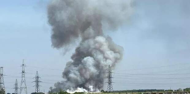 Небо заволокло дымом: огромный пожар произошел на свалке возле Бийска