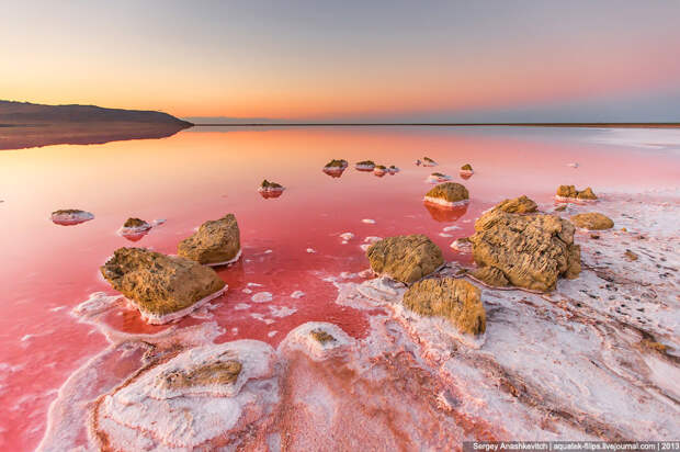 Кояшское Соленое озеро розового цвета