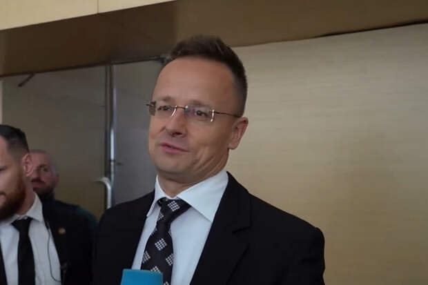 «Охвачена пламенем»: Сийярто сделал заявление о войне с Россией