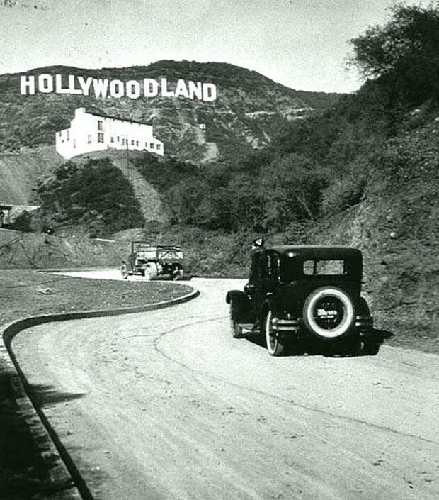 Знаменитый знак Голливуда, который первоначально был создан как «Голливудленд». Последние четыре буквы были удалены в 1949 году. 20 век, история, фотографии