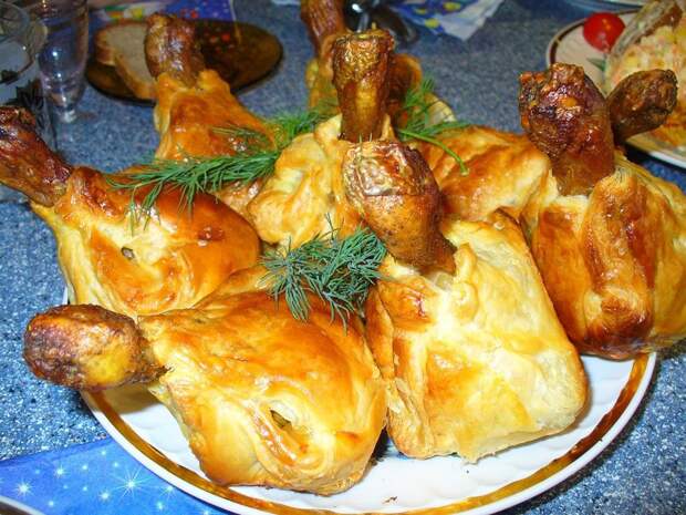 Куриные ножки с грибами в мешочках из хрустящего теста