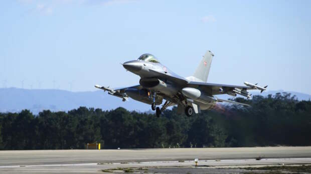 Зеленский высказался о сроках передачи Киеву истребителей F-16 из Дании