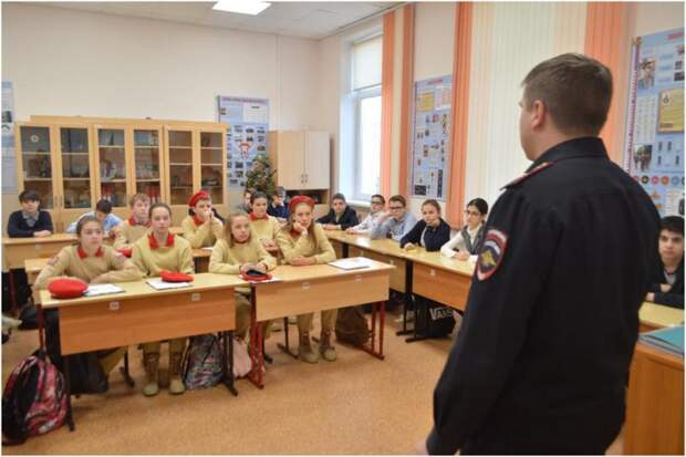 Мероприятие «ДТП — это трагедия» для юнармейцев и ЮИДовцев ГБОУ Школы № 1583. Фото: Пресс-служба УВД по САО