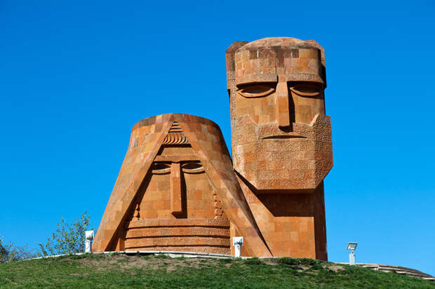 Футболист Мхитарян: Армения и Арцах защищаются… Баскетболистки Денискина, Молленхауер и Ризванова поддержали футболиста Шейдаева