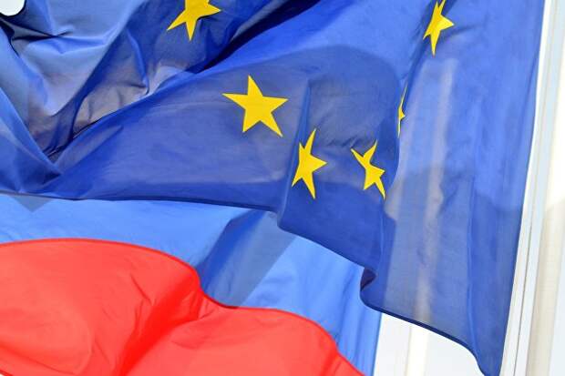 Флаги России и ЕС на набережной Ниццы