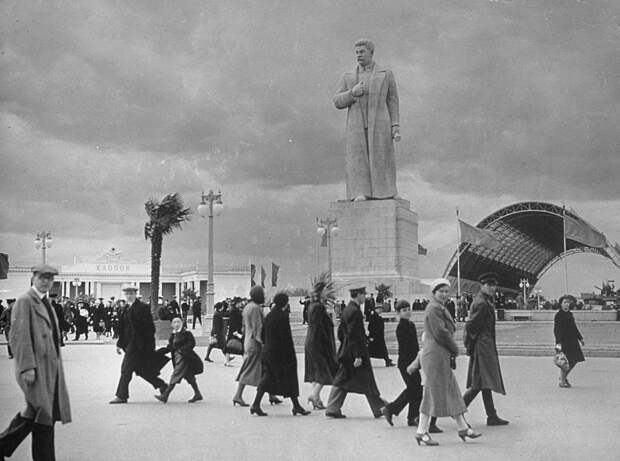11ВДТХ. Памятник Сталину. 11ВДТХ. Памятник Сталину.