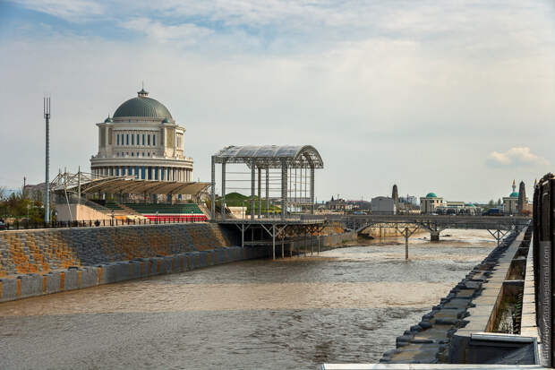 Река Сунжа (приток Терека), протекающая черех центр города Грозный. грозный, прогулка, чечня